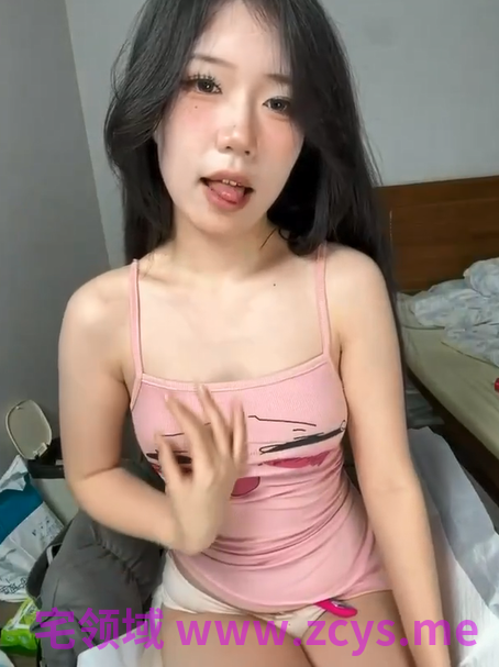 推特阿黑颜巨乳学生妹【七宝】重金定制，脸鲍同框道具自慰喷水口交诱惑【4v】【0.98g】