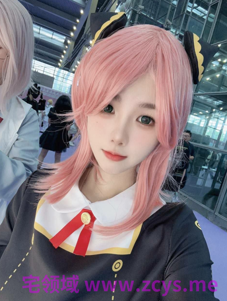 娇小可爱的长舌COS萝莉cocoa可可，小母狗反差婊，会足交 喜欢野战户外玩！最绝的是一字马，一字马劈叉女上插入，爽上天92p2v378m