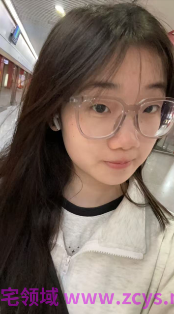 河南郑州清纯漂亮学生妹，戴眼镜特反差，上位全自动很是配合男朋友，妹子太可爱了，无水印原版6v3p892m