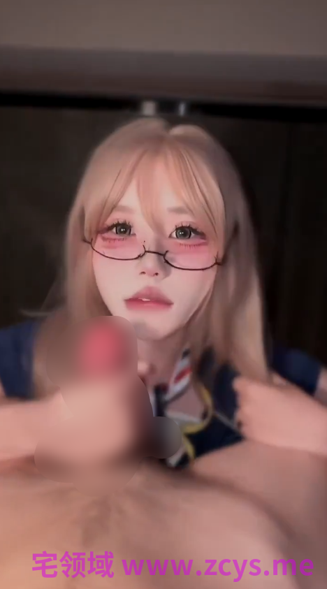 高颜值眼镜妹，外表清纯的少女，天天给爸爸口夹吃大鸡吧，天生的反差小母狗 7v35m