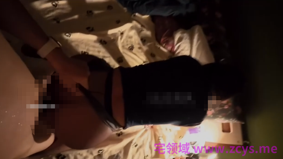 【九门提督】，认真玩鸡的反差女大，玩硬了就忍不住坐上来，傲娇淫语，后入內射