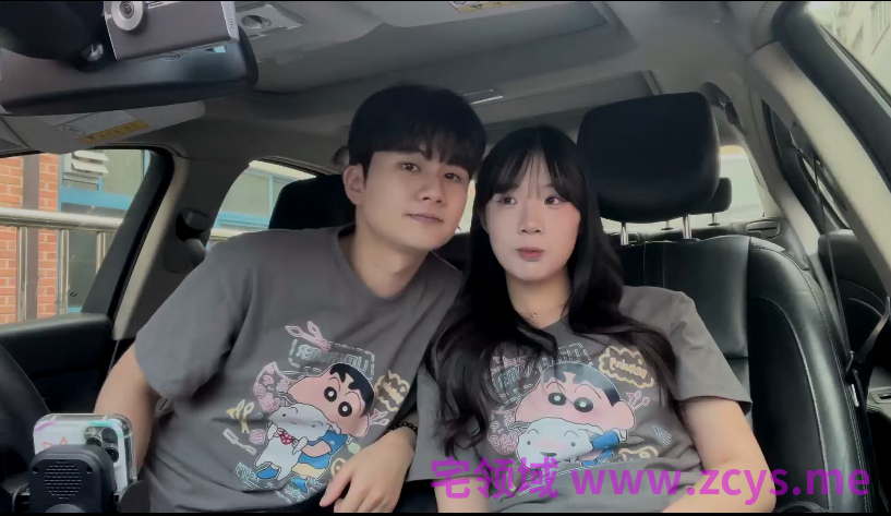 年纪轻轻的小美眉，被老司机男友调教成小母狗，各种捆绑手铐狗链，一顿上强度猛攻，无水印原版6p16v2.08g