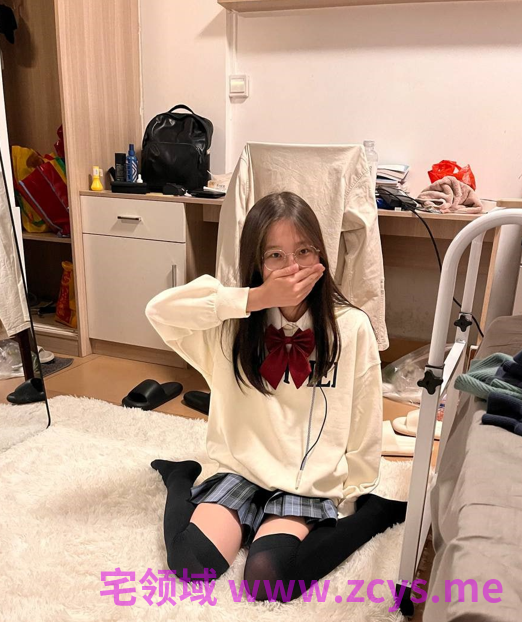 顶级露脸眼镜反差婊！推特金主【采花小盗】圈养青春洛丽塔嫩妹，各种调教喝尿啪啪颜射内射，月经期间也要血战到底83v164p3.26g