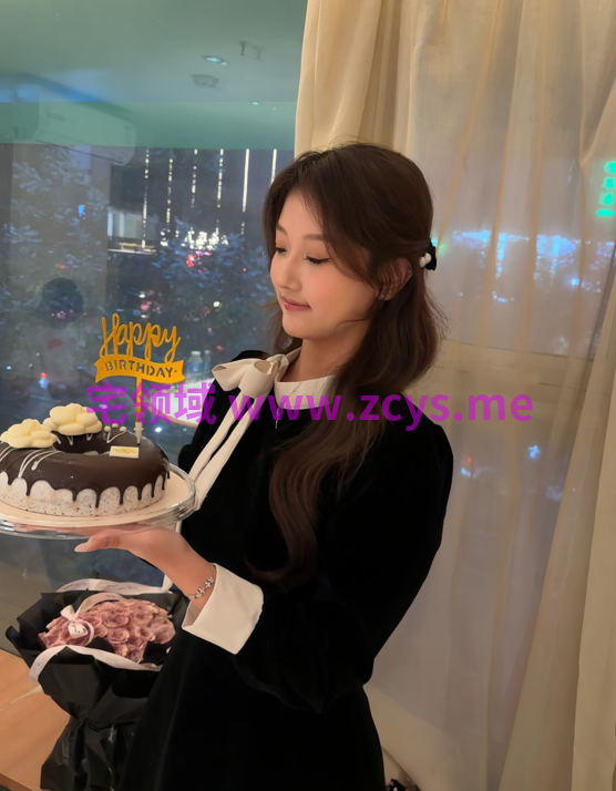 云南曲靖漂亮妹子身材很好，居家和男朋友露脸啪啪，搞的妹子嗷嗷叫，屁股扭来扭去，无水印原版12p12v373m
