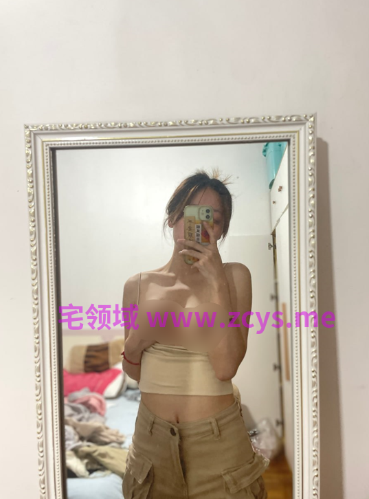 极品身材小姐姐，被男友按在沙发上操声音诱人10v47p