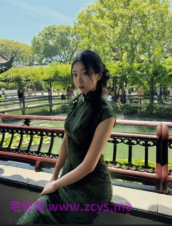 超高颜值害羞女友露脸性爱自拍，对镜头有点抗拒，男主强行拿开她的手边肏她8v4p301m