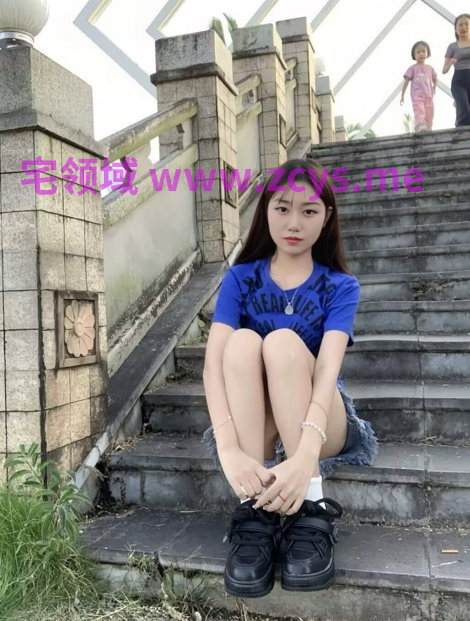温柔颜值御姐平时练瑜伽身材锻炼的很好，上床后秒变荡妇，露脸性爱自拍15v10p303m