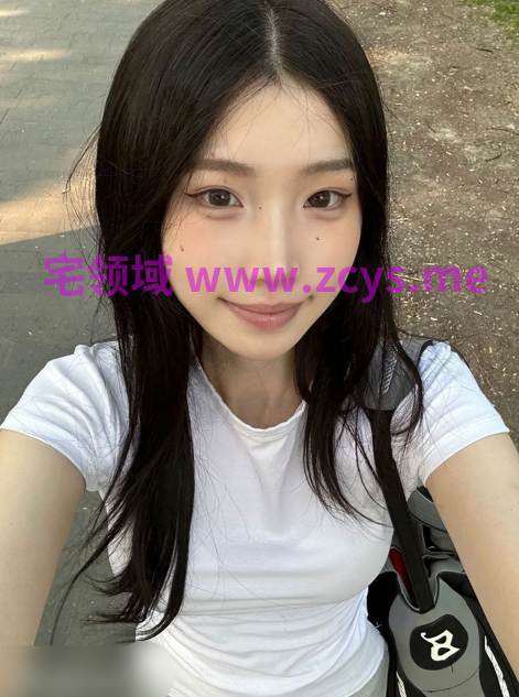 湖南美女露脸性爱图影流出，又嫩又反差，调教的很听话，卫生间搞起来10v12p472m
