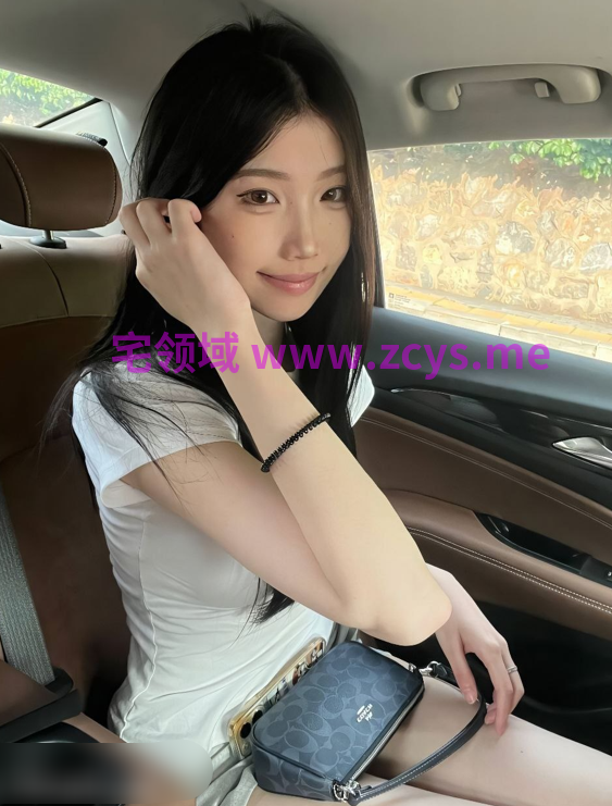 湖南美女露脸性爱图影流出，又嫩又反差，调教的很听话，卫生间搞起来10v12p472m