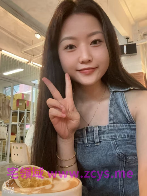 露脸情侣真实性爱自拍，白天穿牛仔的清纯妹子晚上上床后秒变淫娃7p2v317m