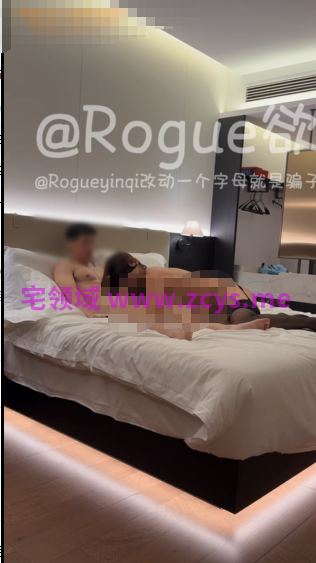 江西极品绿帽淫妻大神「长欢夫妻」《丈夫的窥探视角》看着最心爱的人被上司蹂躏，妻子喊着蛋蛋都要塞进去了，真的是让人硬的不行【2v】
