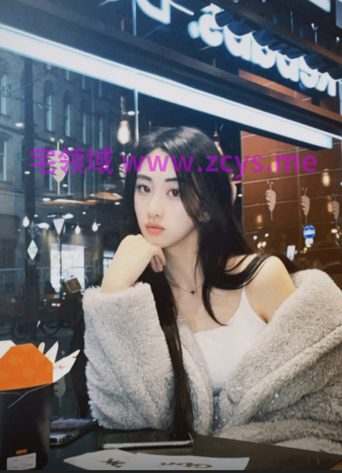 气质留学生小姐姐露脸性爱啪啪自拍，跪着吸鸡巴眼睛含情脉脉直勾勾盯着炮友1v43p336m