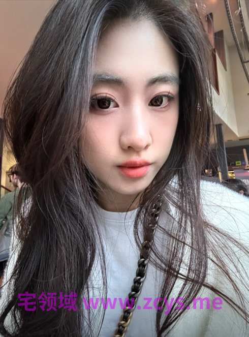 气质留学生小姐姐露脸性爱啪啪自拍，跪着吸鸡巴眼睛含情脉脉直勾勾盯着炮友1v43p336m