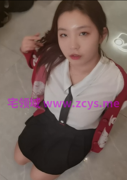 露脸骚货一次单挑五个壮男，前后一起上，大奶肥臀确实耐操，结尾再来个圣水调教