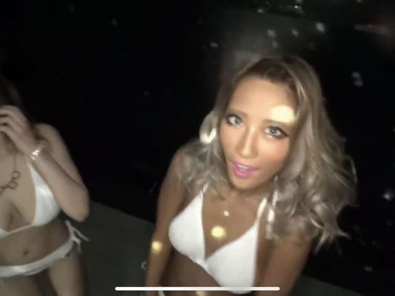 以前看过的Aika的一部，番名忘记了，应该是啥企划，4个女优场景在夜店