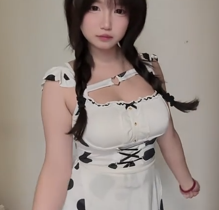纸相机 巨乳反差肉肉萝莉45v100p224m